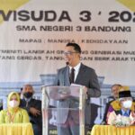 Ridwan Kamil  Hadiri Prosesi Wisuda Putrinya,  Haturkan Terima Kasih kepada Guru