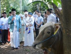 Ridwan Kamil Tinjau Pemotongan Hewan Kurban di Masjid Salman ITB