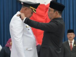 5 TAHUN JABAR JUARA  Gubernur Ridwan Kamil Lantik Tri Adhianto sebagai Wali Kota Definitif Bekasi